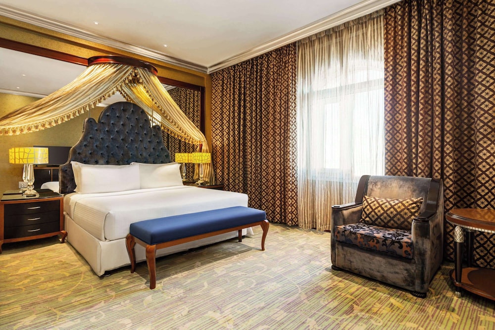 Executive Suite, 1 King Bed - Photo 1