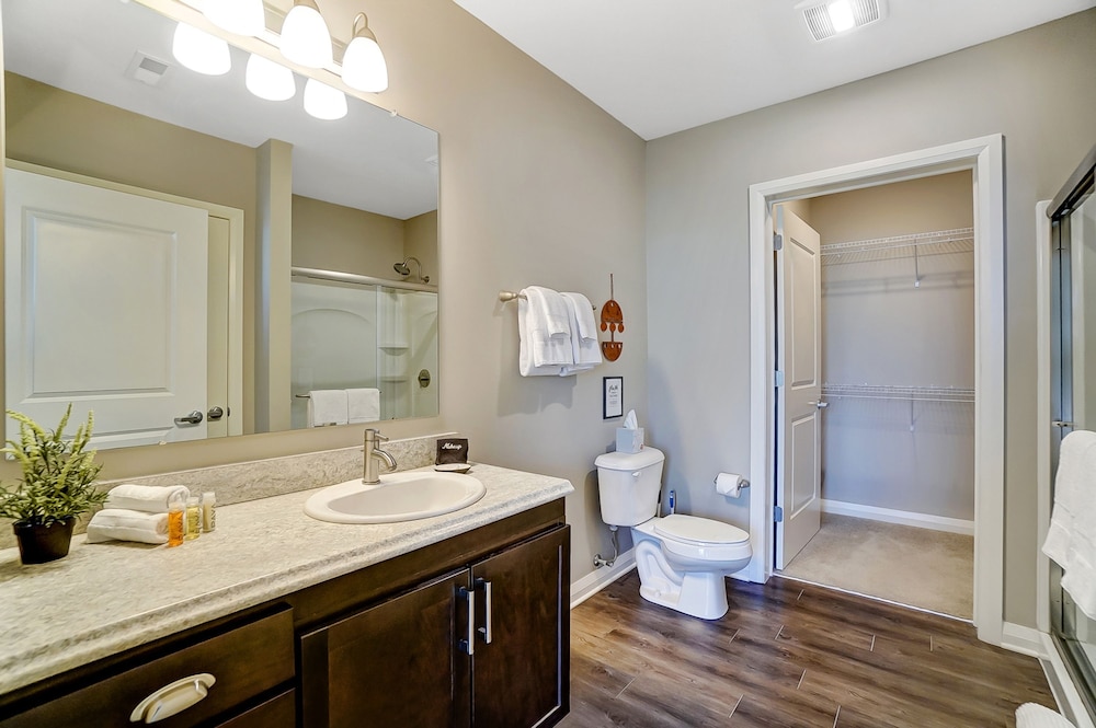 Downtown Designer 2BR Parking W D Gym Pool, Foto 21