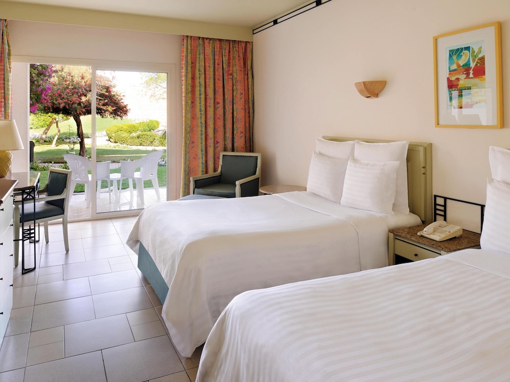 Standard Room, 2 Queen Beds, Garden View, Mountainside - Photo 1
