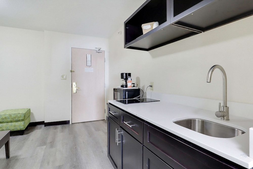 Suite, 1 King Bed with Sofa bed, Accessible, Non Smoking - Photo 4
