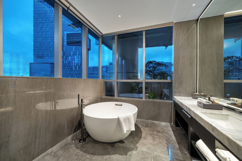 Executive Suite, City View