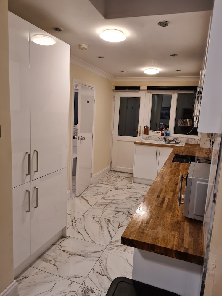 City Room photo 2