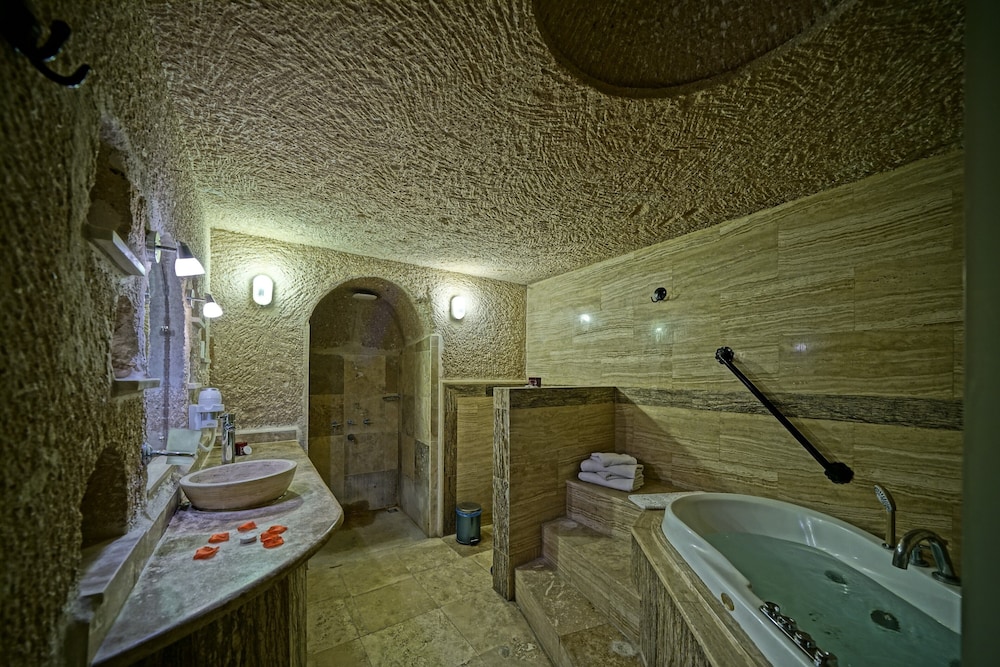 Classic Cave Suite photo 3