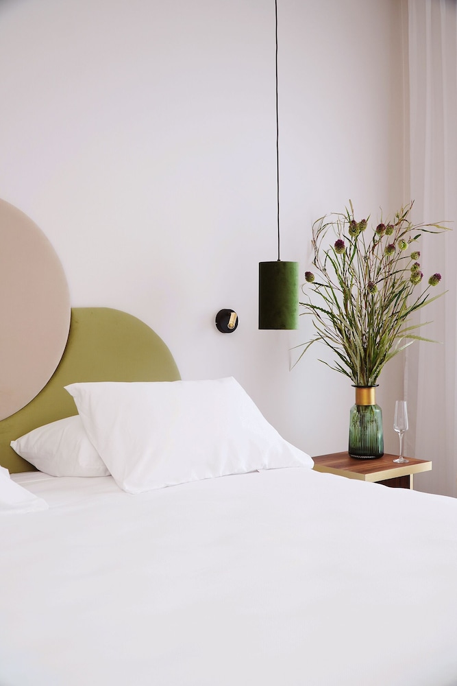 Standard Double Room - Photo 12