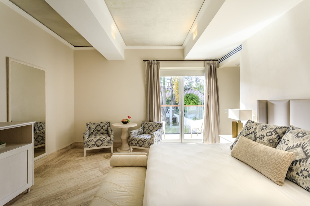 Premium Double Room Single Use - Photo 4