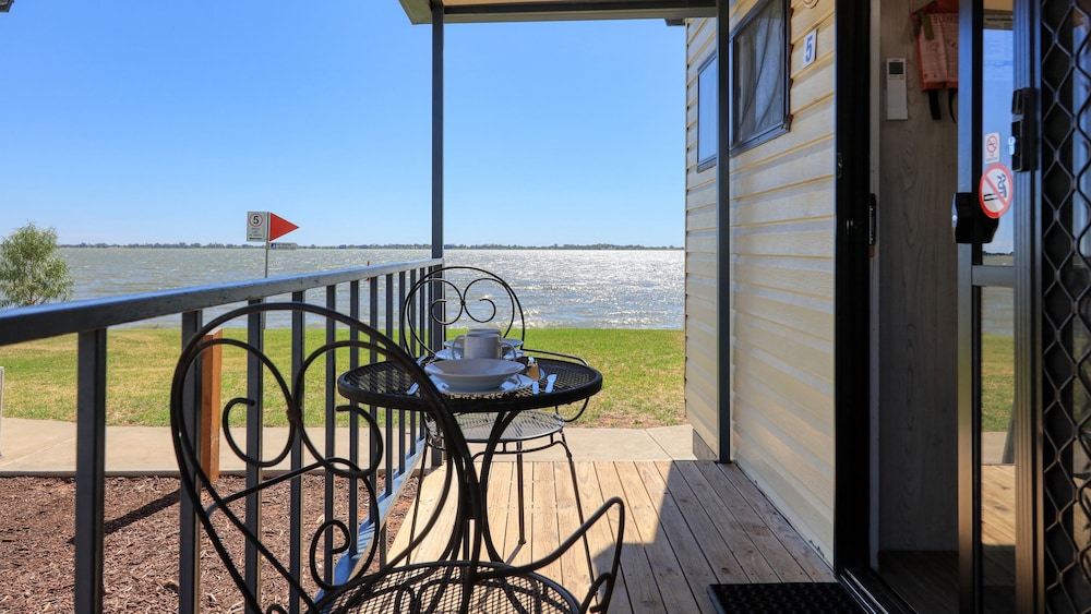 Standard Cabin, Lake View