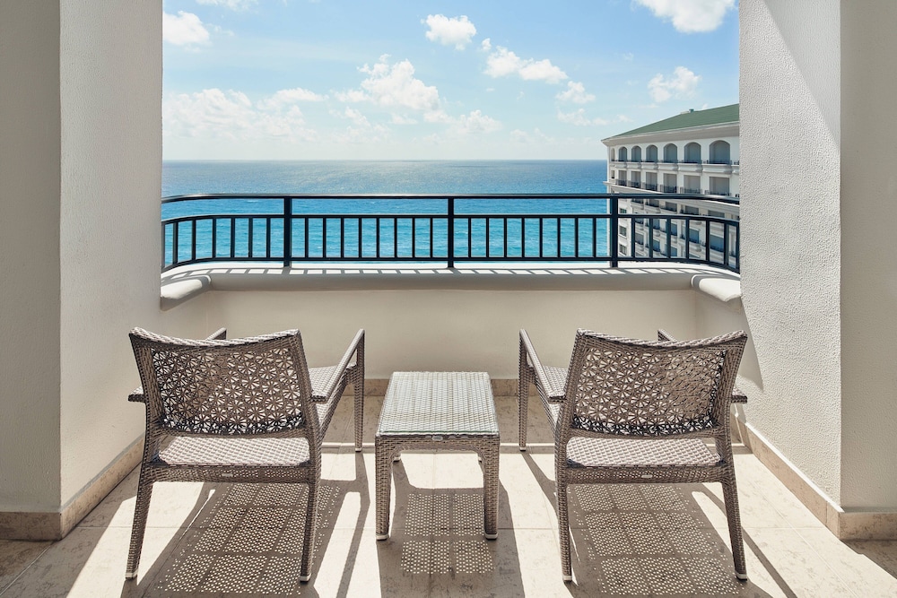 Premium Room, 1 King Bed, Ocean View (Balcony) - Photo 8