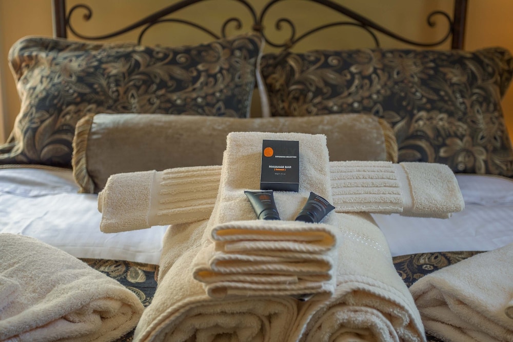 Classic Room, 1 Queen Bed, Private Bathroom