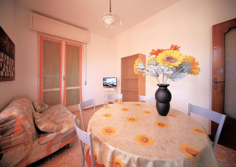 Classic Apartment (2 Bedrooms) photo 2