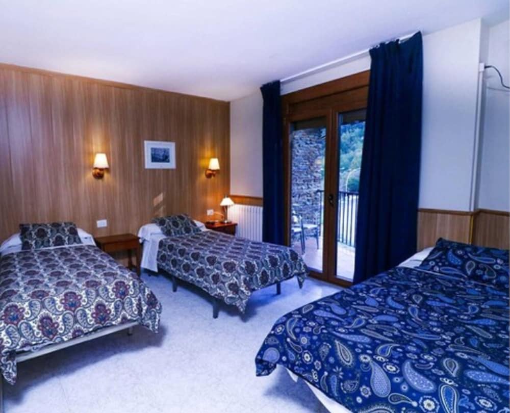 Standard Triple Room photo 2