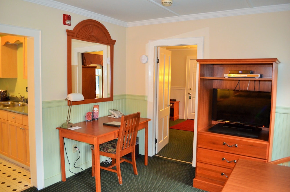 Suite 117 Upstairs photo 2