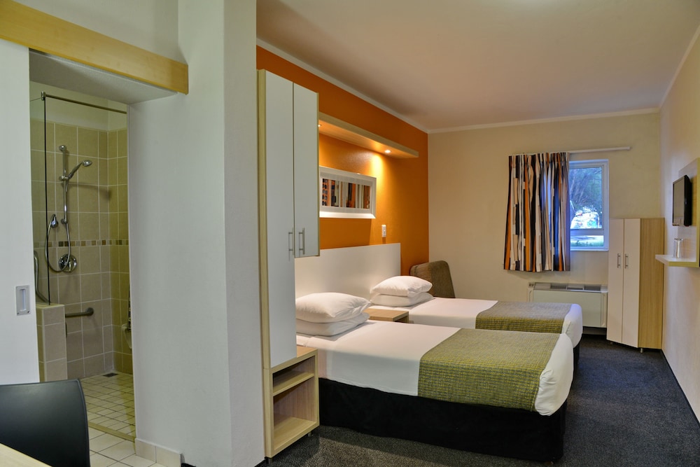 Twin Room, Accessible, Non Smoking photo 3