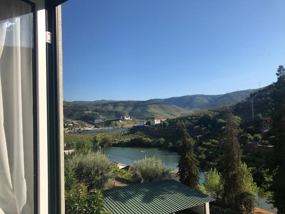Deluxe Double Or Twin Room, River View photo 2