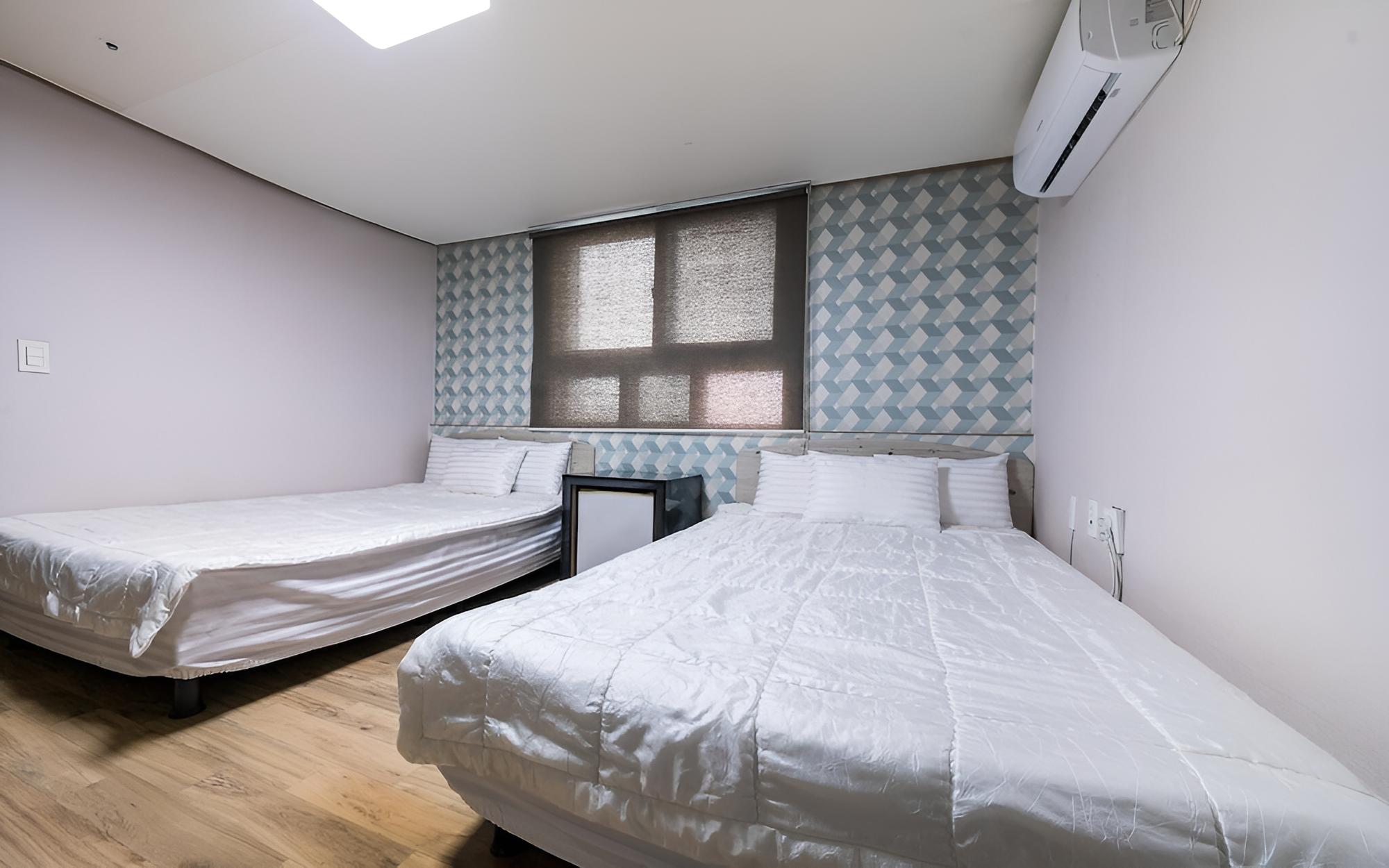 Room (Twin (Double + Single Bed)) - Photo 4