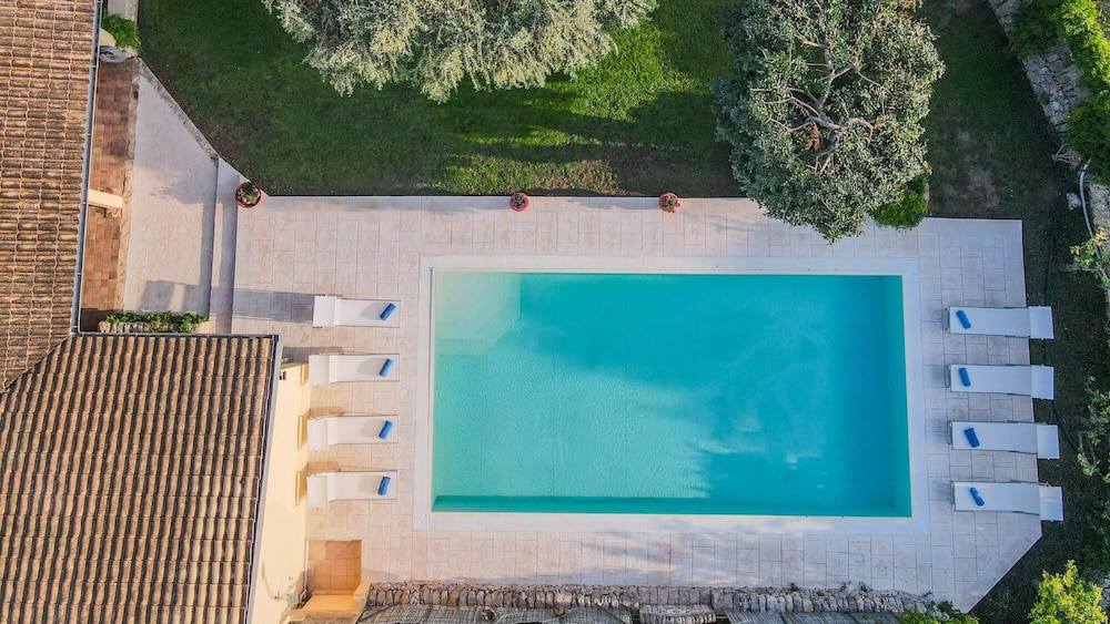 Villa photo 3