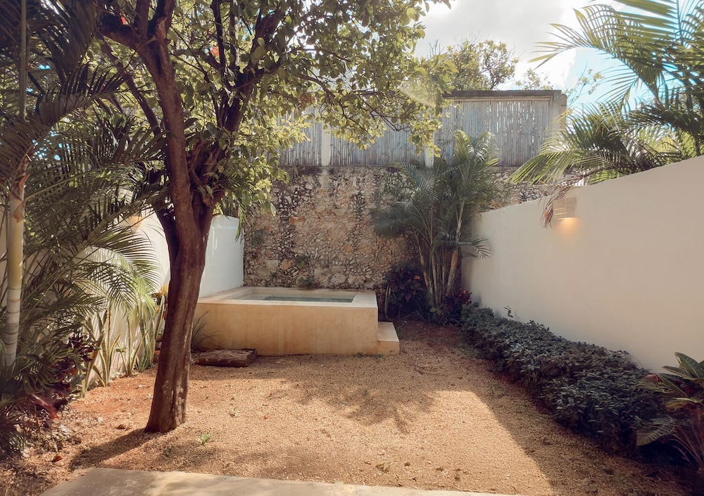 Standard Room, 1 King Bed, Private Pool - Photo 15
