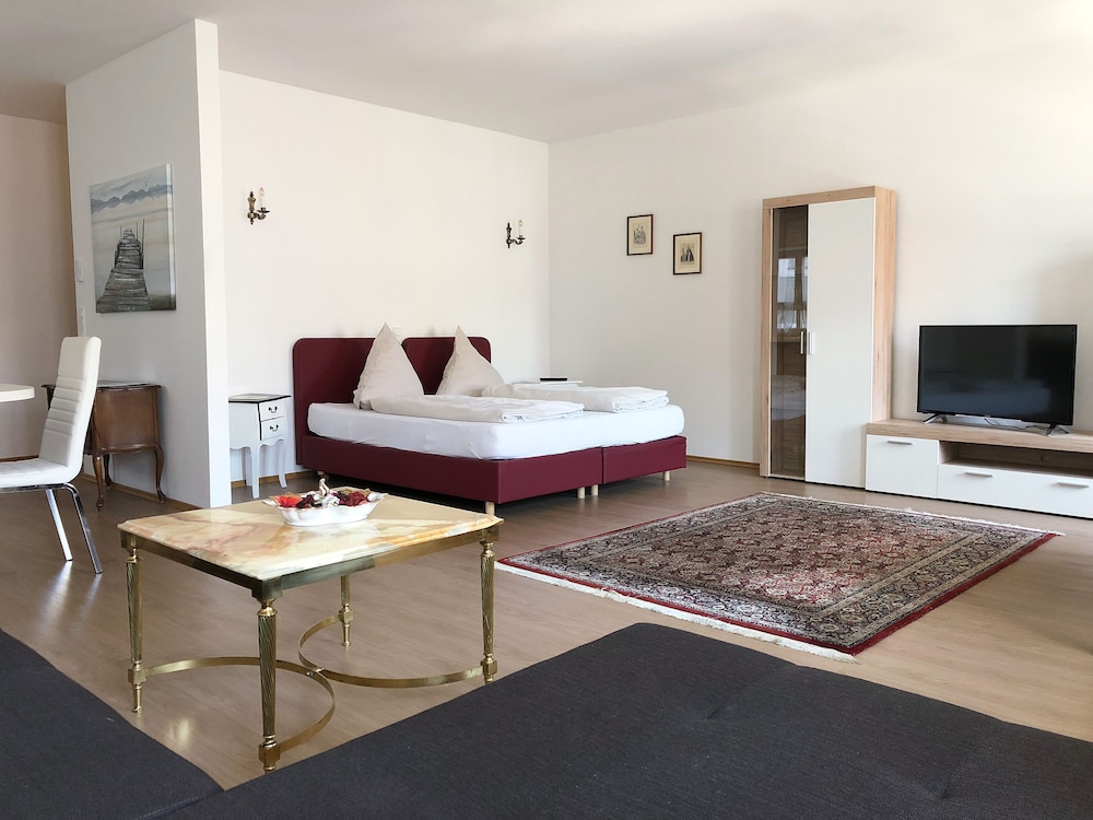 Grand Apartment, 1 King Bed, City View photo 1