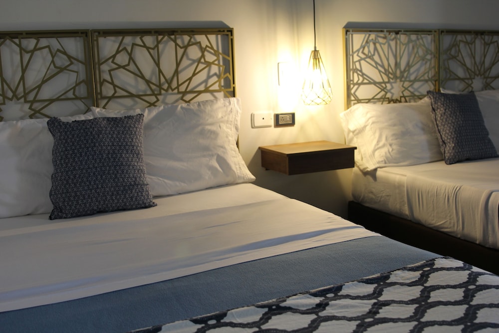 Studio, Multiple Beds photo 2