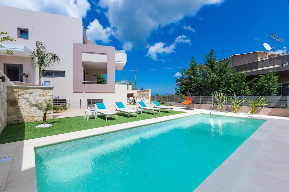 Comfort Villa, 4 Bedrooms photo 2