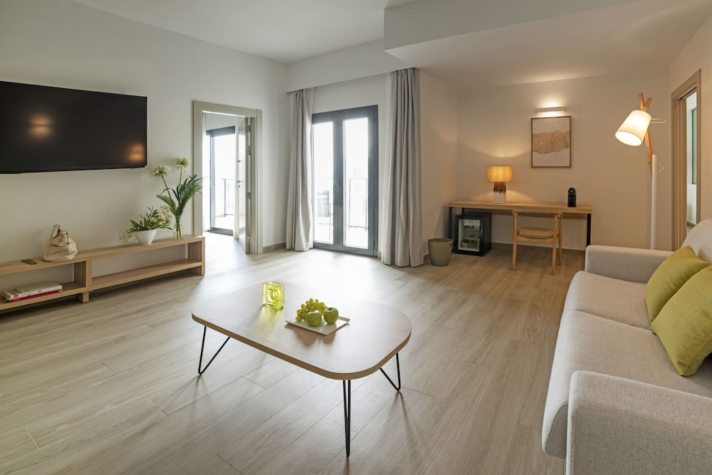 Studio Suite (4+2)