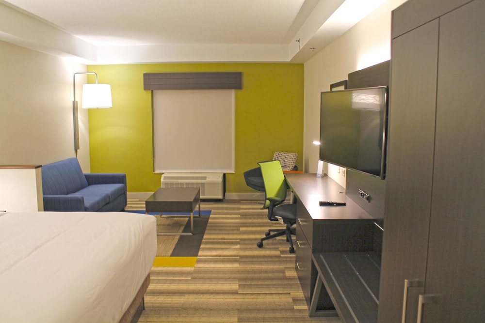Suite, 1 King Bed (Extra Living, Walk in Shwr)
