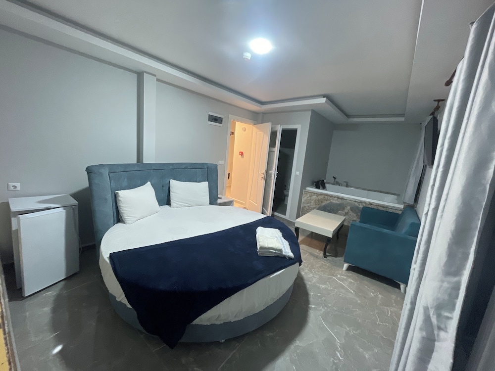 Deluxe Suite, Balcony, Sea View photo 2