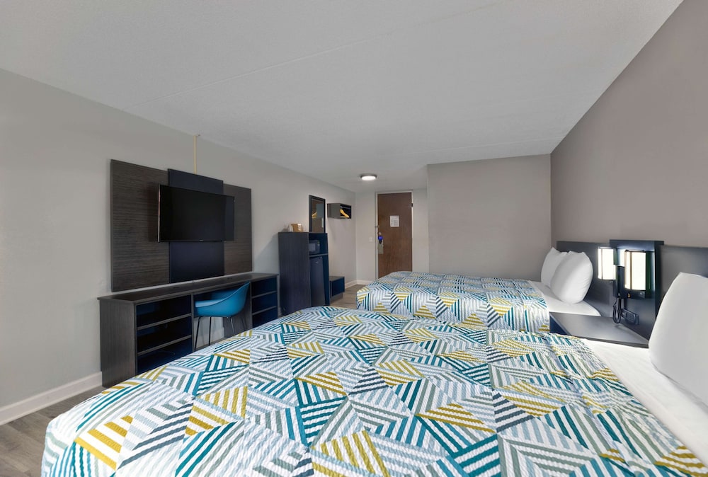 Deluxe Room, 2 Queen Beds, Smoking