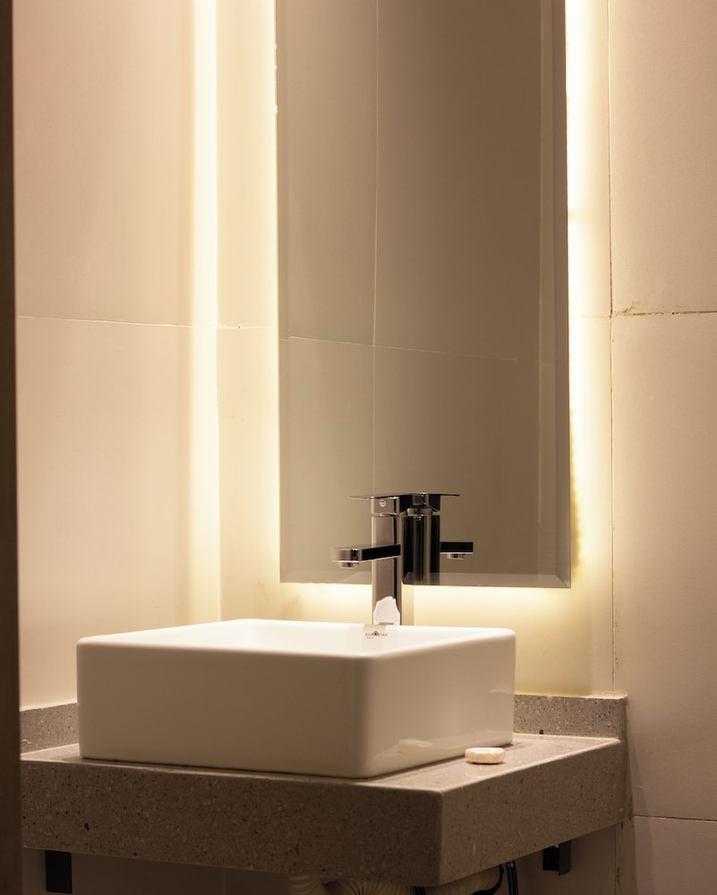 Luxury Suite - Photo 3