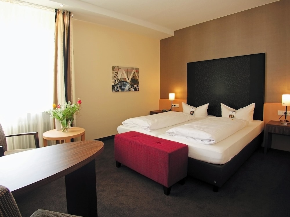 Premium Room, 1 Double Bed (Converts to 2 Twin Beds) photo 1