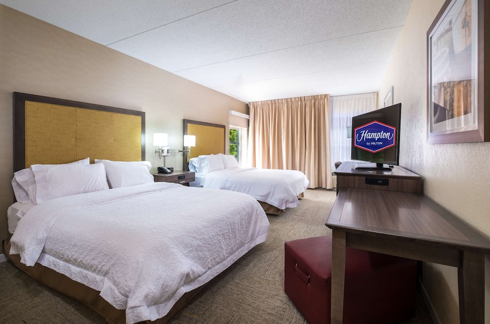 Room, 2 Queen Beds, Accessible, Bathtub photo 1