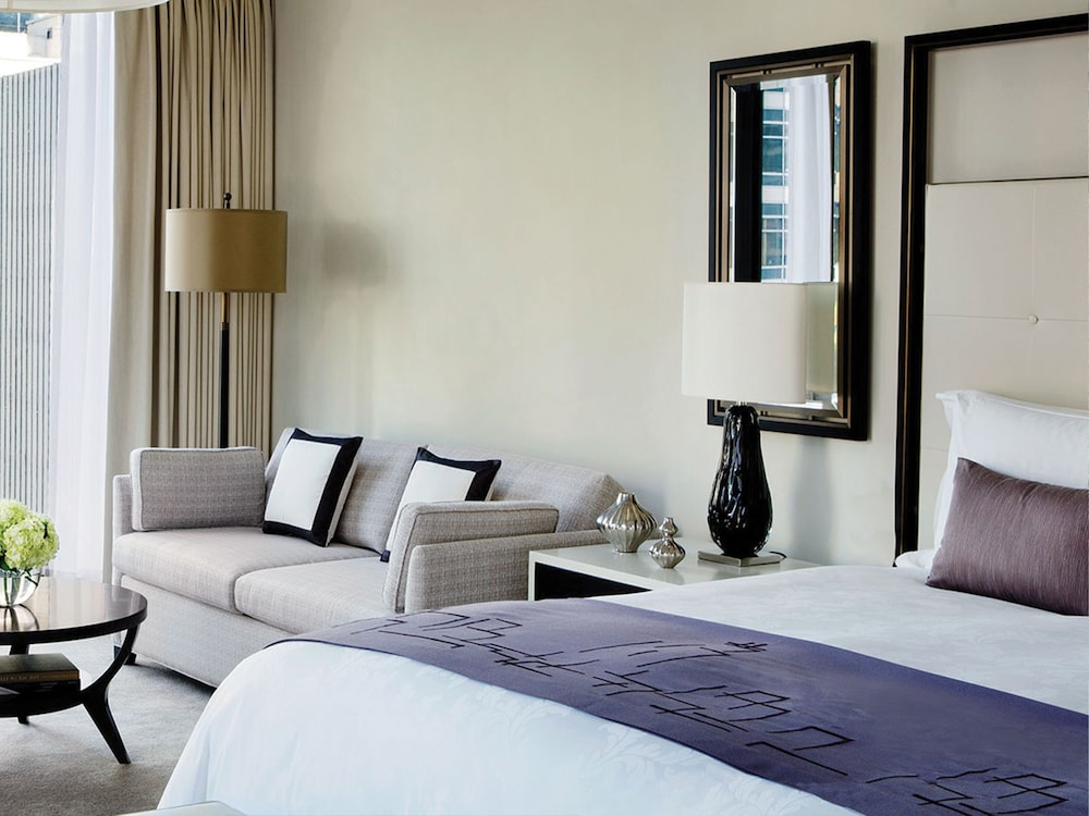 Junior Suite, 1 King Bed (Junior, Accessible)