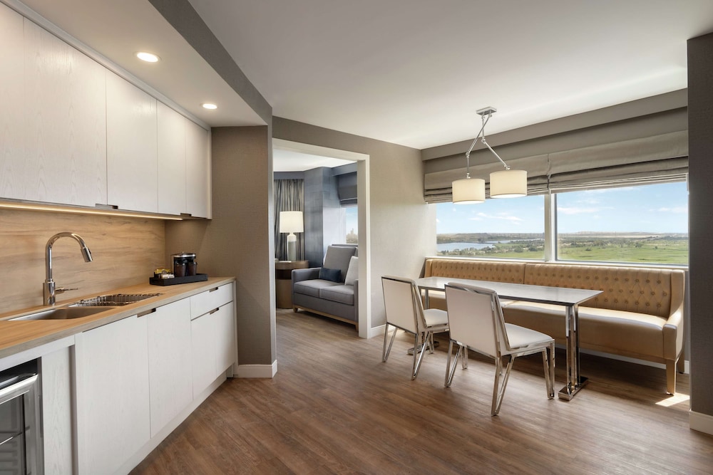 Suite, 1 King Bed
