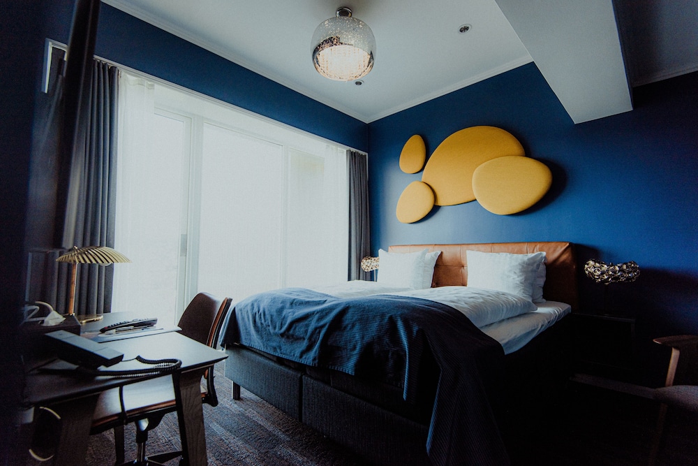 Suite, 1 Bedroom - Photo 1