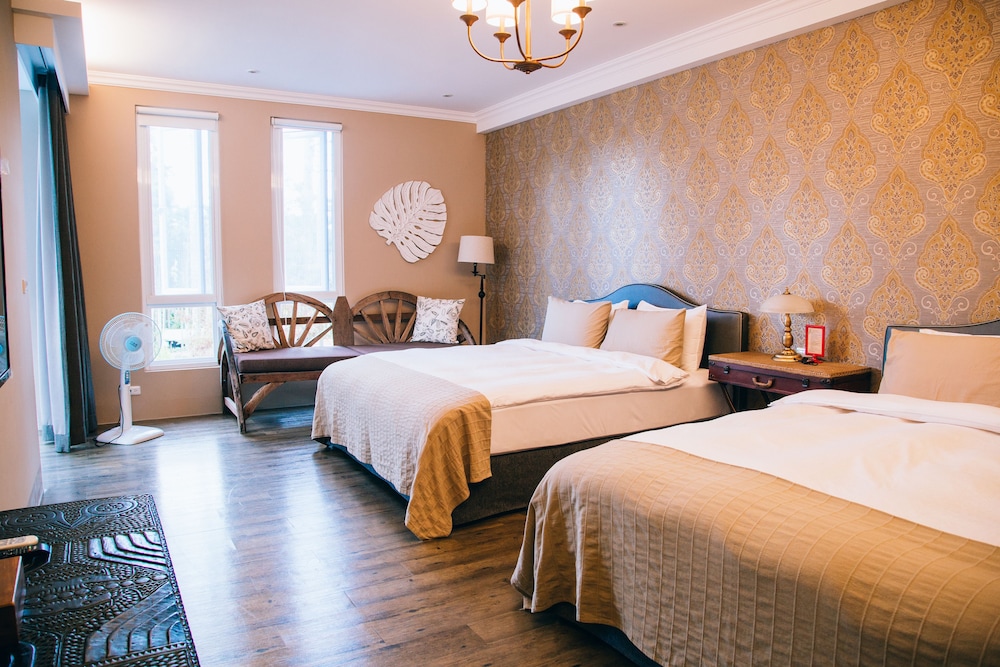 Gallery Quadruple Room, 2 Queen Beds photo 1