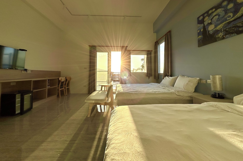 Elite Quadruple Room, 1 Bedroom, Partial Ocean View photo 3