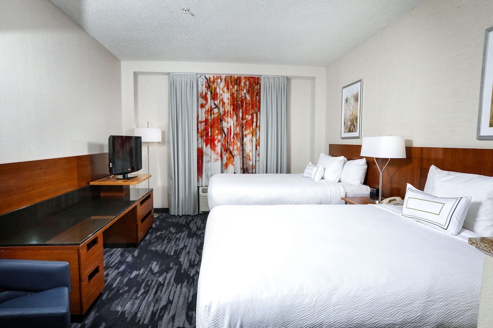 Room, 2 Queen Beds (Hearing Accessible) - Photo 2