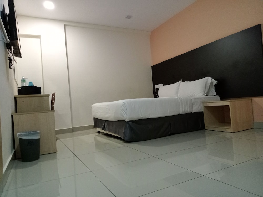 Basic Double Room, 1 Queen Bed photo 3