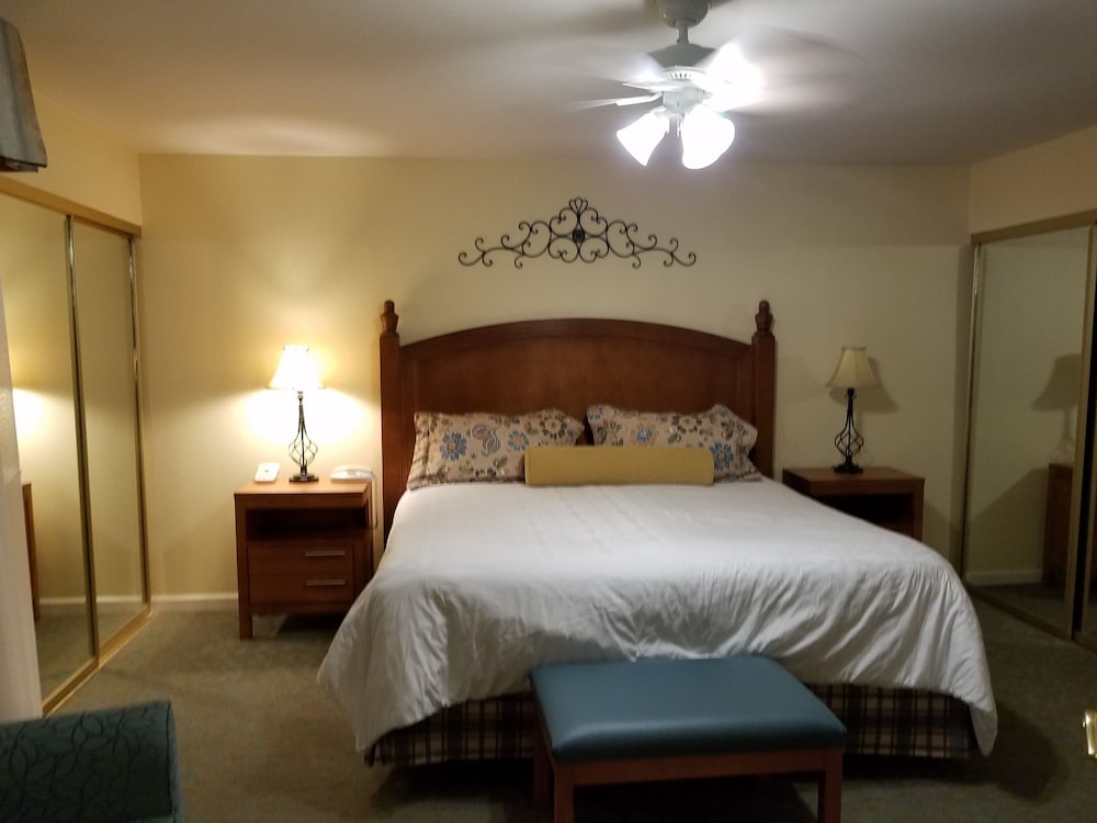 Condo, 1 Bedroom - Photo 2