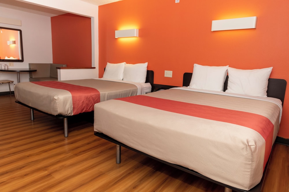 Superior Single Room, 2 Queen Beds, Non Smoking photo 1