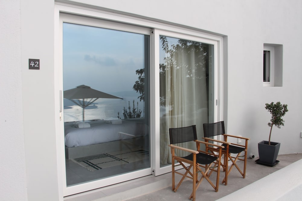 Suite, Pool View (Caldera View) - Photo 4