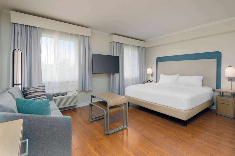 Studio, 1 King Bed, Accessible, Bathtub (Mobility & Hearing) - Photo 2