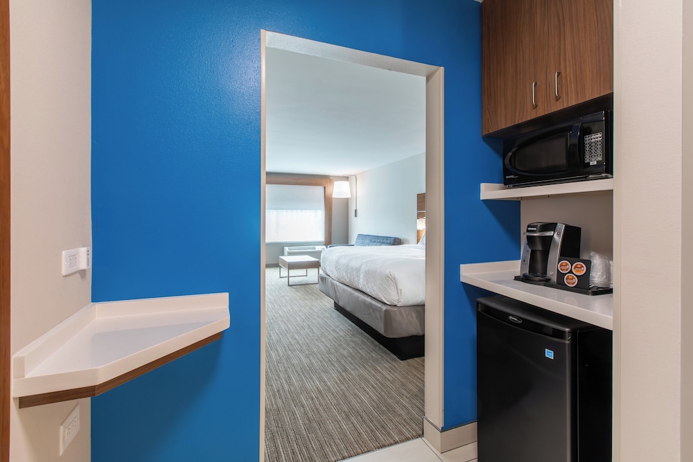 Suite, 1 King Bed (Additional Living Area) - Photo 4