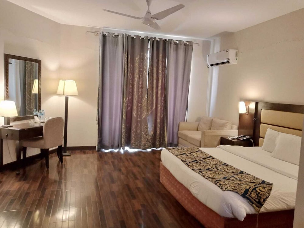 Deluxe Double or Twin Room, Non Smoking, Private Bathroom
