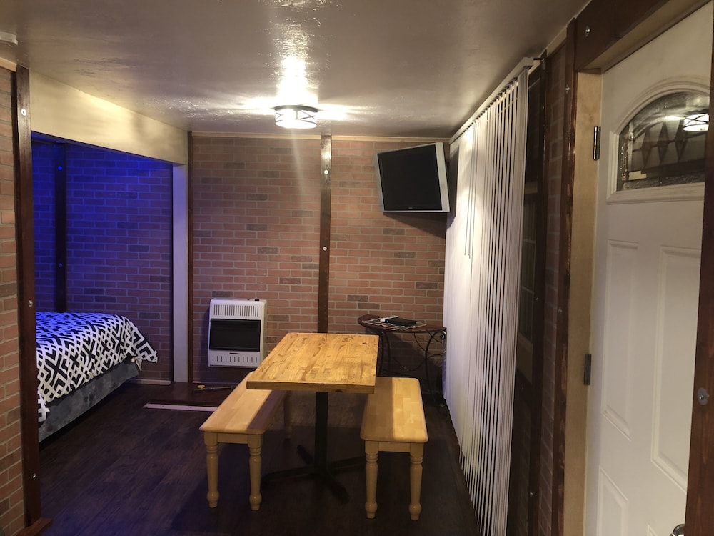 Comfort Cabin, 2 Queen Beds, Non Smoking (Cabins 1 or 2) photo 1