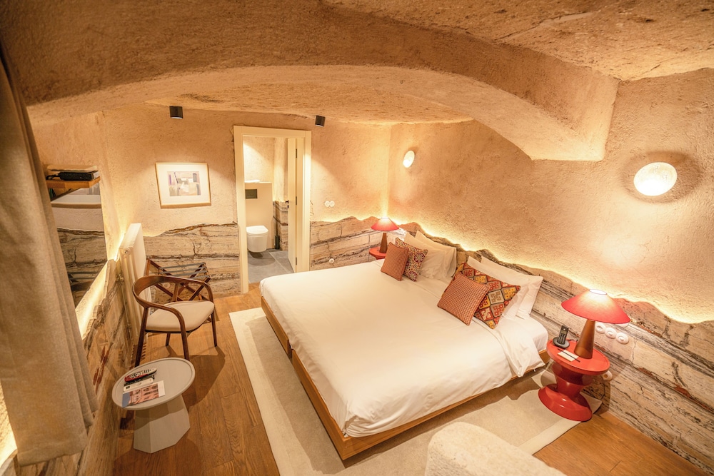 Deluxe Cave Room - Photo 8