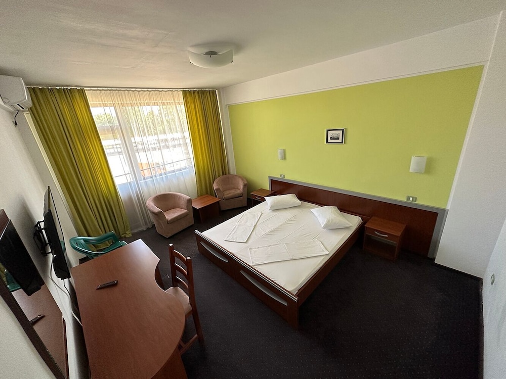 Deluxe Double or Twin Room photo 1