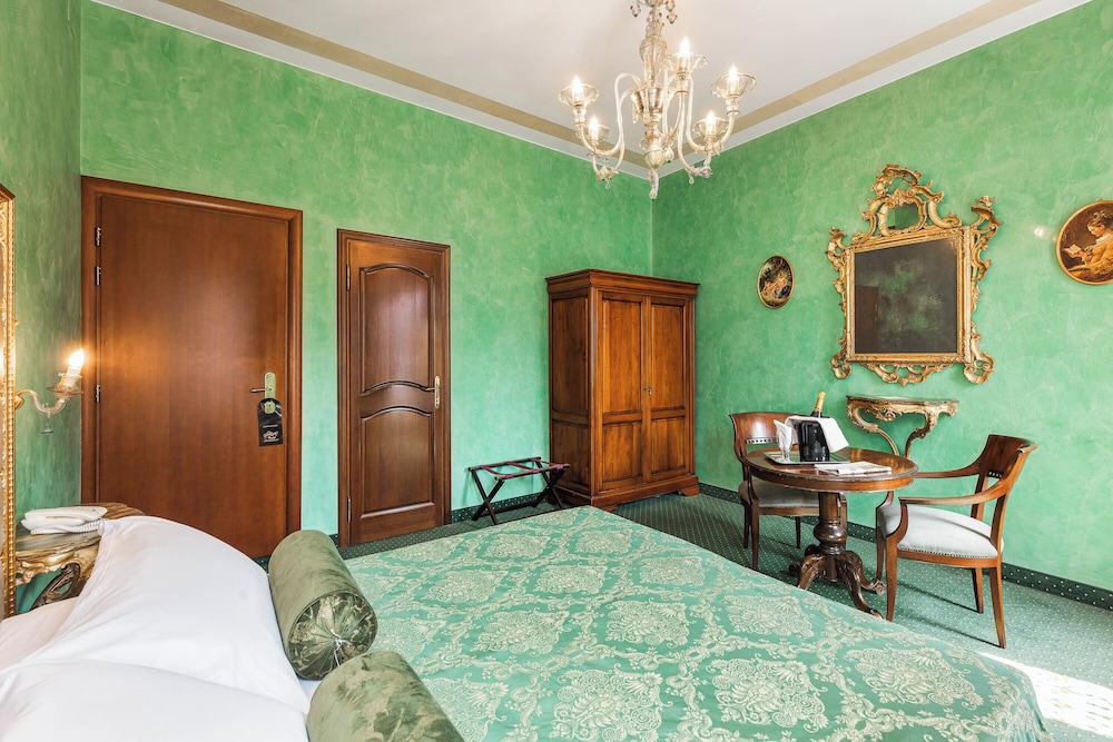 Luxury Double or Twin Room, Canal View photo 2
