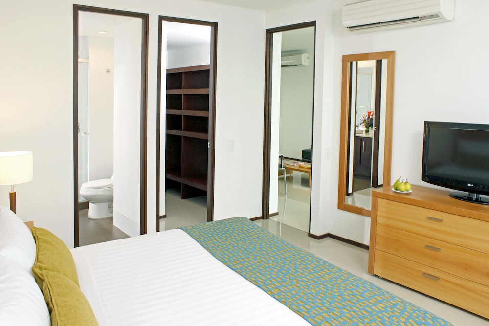 Junior Apartment, 1 Queen Bed, Kitchenette (ApartaJunior Queen Bed Non Smoking) photo 2
