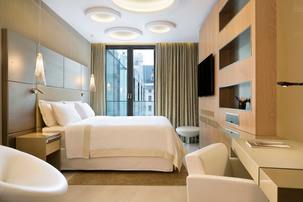 Executive Suite, 1 King Bed thumbnail 5