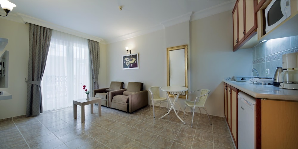 Economy Suite thumbnail 6